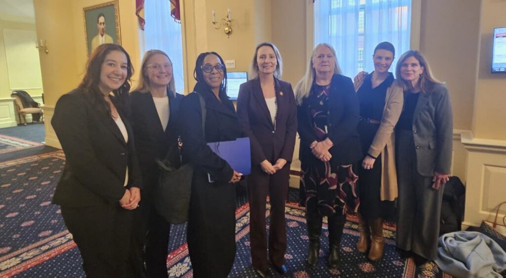 Sara Tennen and Robyn Swanson represent Volunteer Legal Advocates at the Maryland Judicial Proceedings Committee.